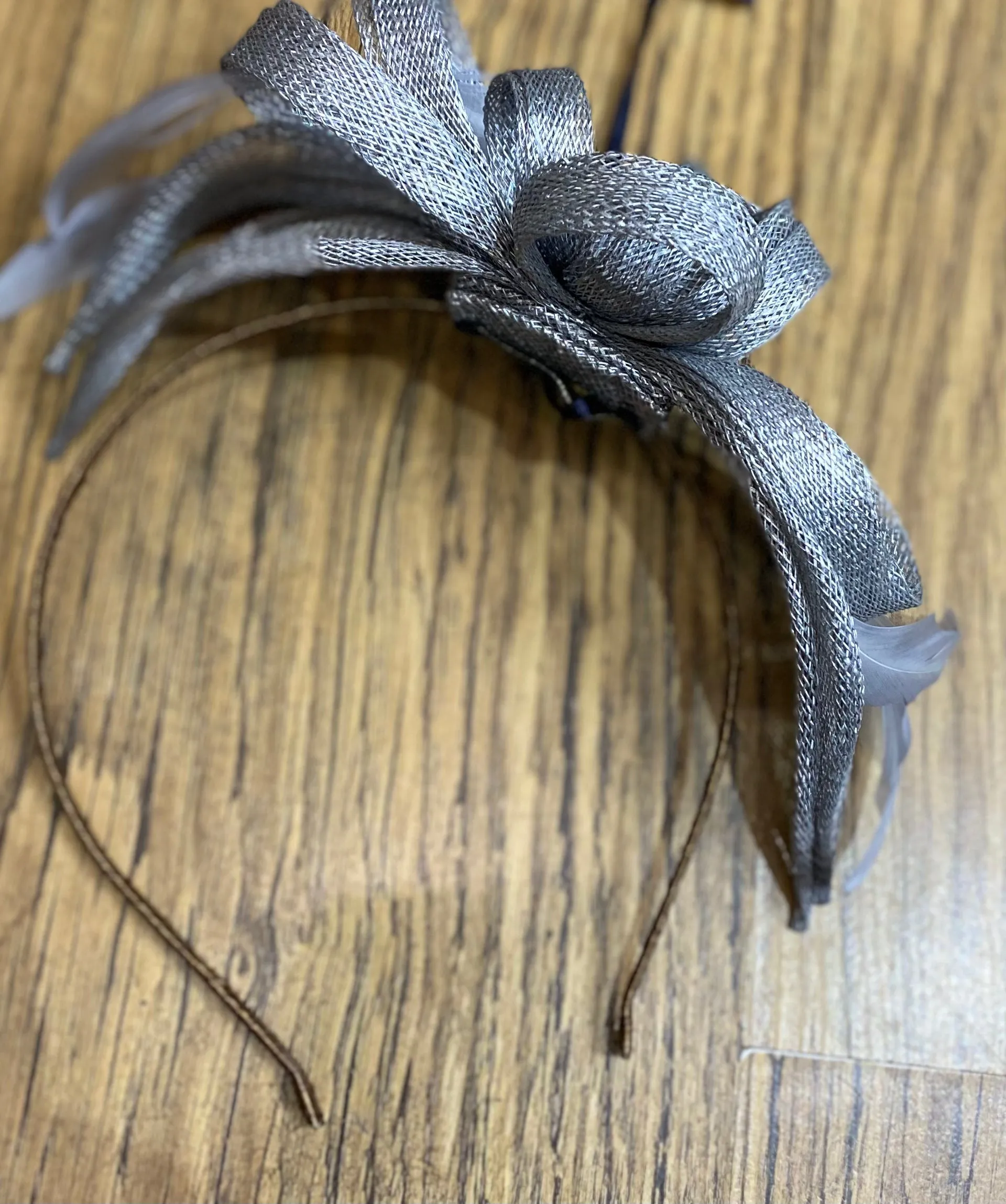 Fascinator On A fine Headband (13 Colours )