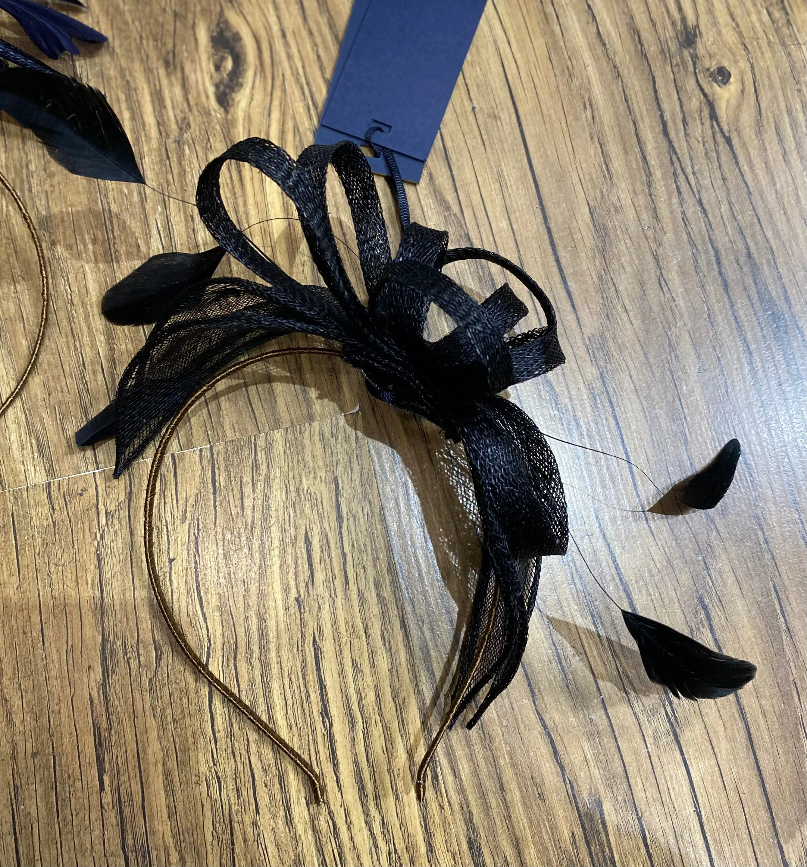 Fascinator On A fine Headband (13 Colours )