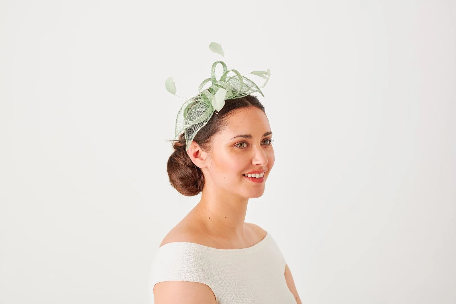 Fascinator On A fine Headband (13 Colours )