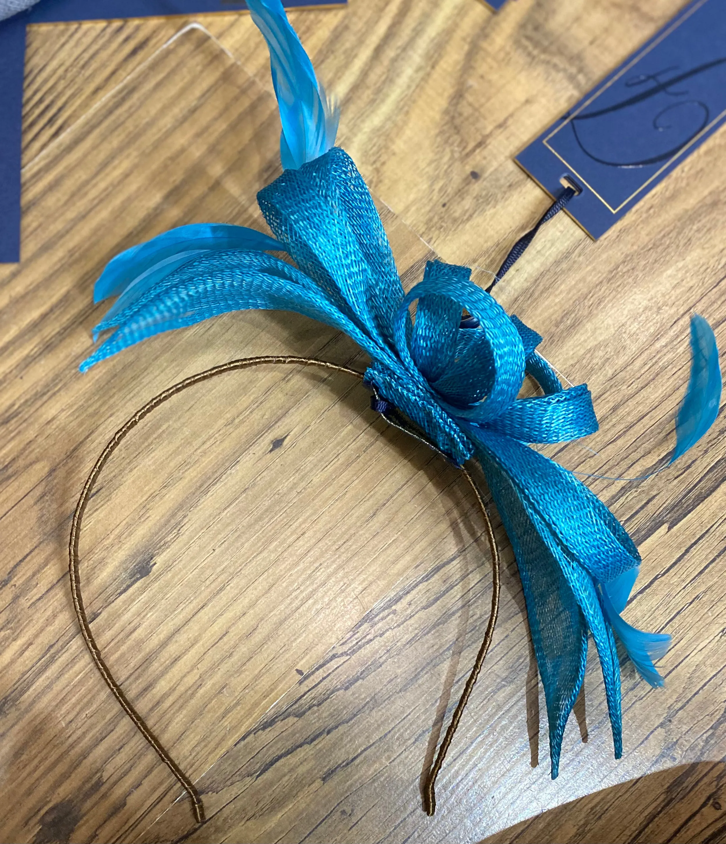 Fascinator On A fine Headband (13 Colours )