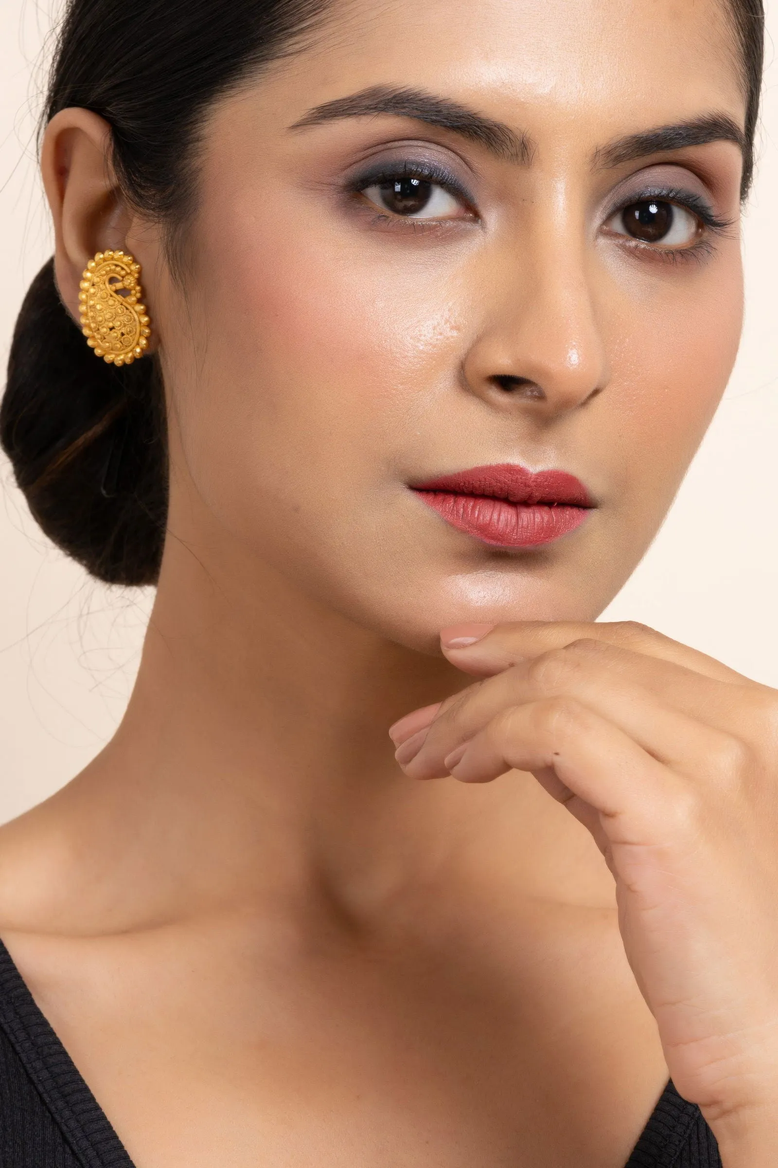 Gold Plated Paisley Stud Earrings – Exquisite Copper Jewelry for Timeless Elegance