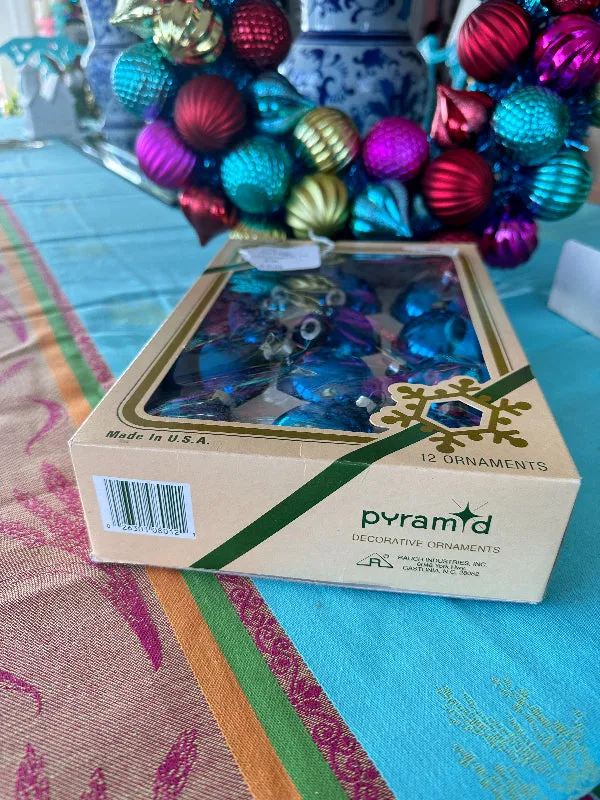 Vintage ornaments in box - Blue